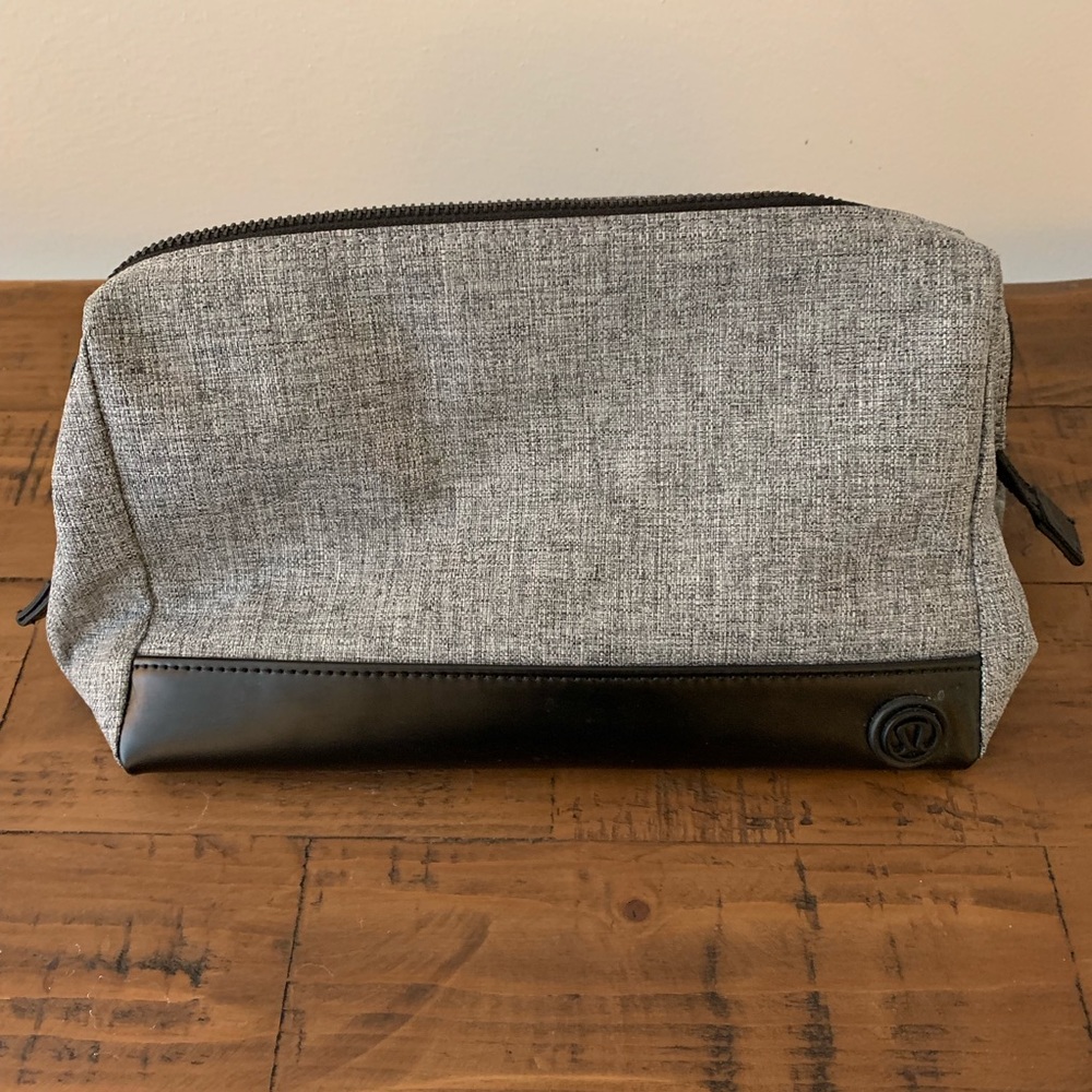 Lululemon large cosmetic bag